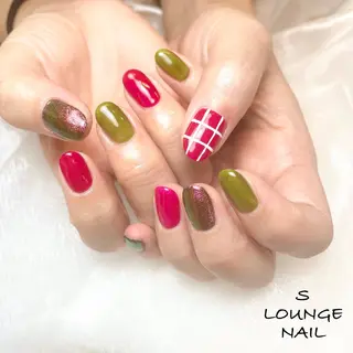 ネイル S LOUNGE NAIL所属・パーツたくさん🍓 SUMIのネイルデザイン