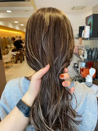 セミロング カラー 透明感カラーブリーチ 🌼シゲモトアヤ🌼のヘアスタイル