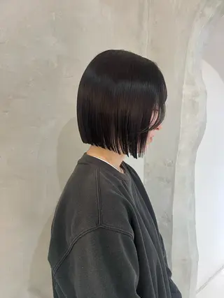 ミディアム effect横浜所属・切りっぱなしボブ/ 艶カラー/綾莉のヘアスタイル