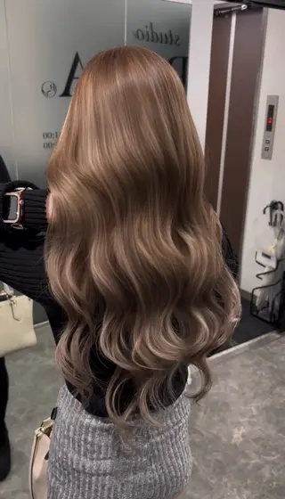 カラー studio ROSA所属・山本 晴翔のヘアスタイル