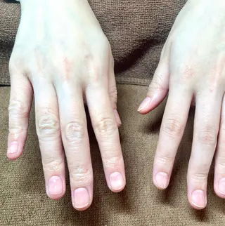 ネイル 自爪とネイルケア専門サロン　プリナチュール所属・吉岡 泉のネイルデザイン