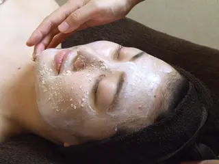 ミディアム カラー パーマ ヘアアレンジ メンズ キッズ ネイル マツエク・マツパ ニキビ・肌質改善専門 ♡人生が変わるサロンのエステ・リラクイメージ