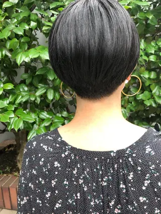 ショート カラー 長井 美佳のヘアスタイル