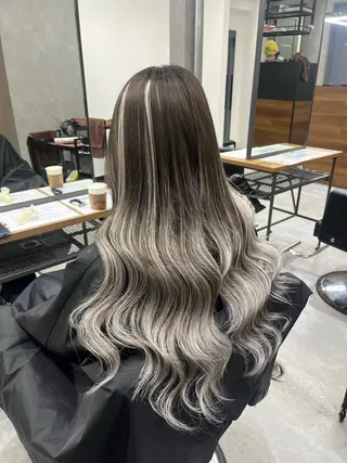 ロング RIO🩶NEXT/ エクステ/ハイトーンのヘアスタイル