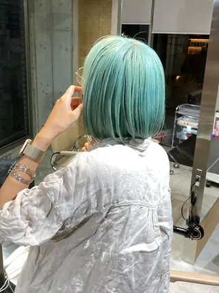 ショート カラー ネイル マツエク・マツパ アイブロウ ⭐ハイトーンブリーチ ミルクティーピンクのヘアスタイル