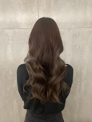 ロング カラー ウォーレントリコミ ニューヨーク所属・西梅田直結🌹 若林梨音のヘアスタイル