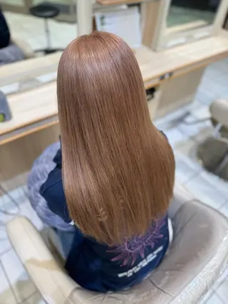 ロング Notoミルクティー グレージュカラーのヘアスタイル