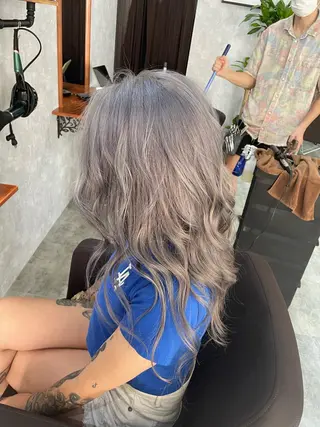 セミロング andKおもろまち店 艶ダブルカラー✨のヘアスタイル
