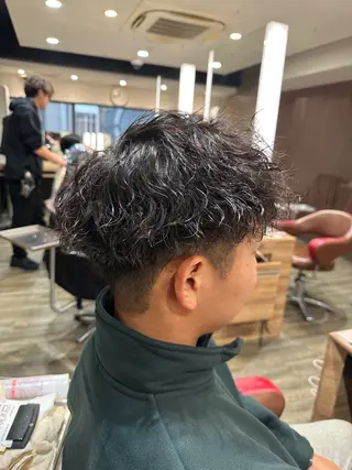 メンズ メンズパーマ/レイヤ ーカット岡田遥希のヘアスタイル