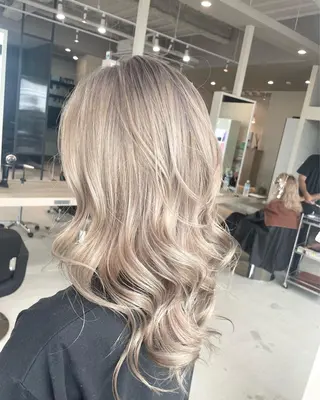 セミロング カラー Lia所属・皆木 智晴のヘアスタイル