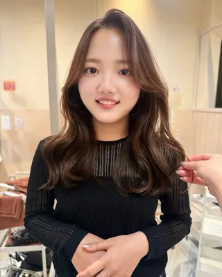 セミロング カラー パーマ imota mikuのヘアスタイル