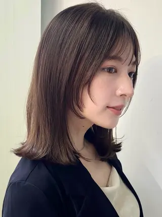 ミディアム あやめ【顔まわり/レ イヤー/柔らかカラ】のヘアスタイル