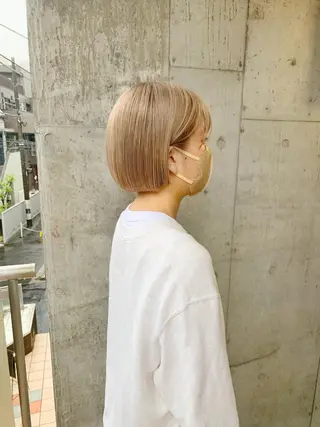 ショート ミルクティーベージュ ブリーチ 店長 清水のヘアスタイル