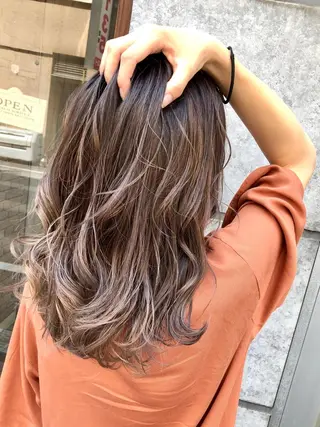 セミロング カラー ヘアアレンジ MiU所属・韓国×髪質改善×美髪 縮毛矯正×レイヤーのヘアスタイル