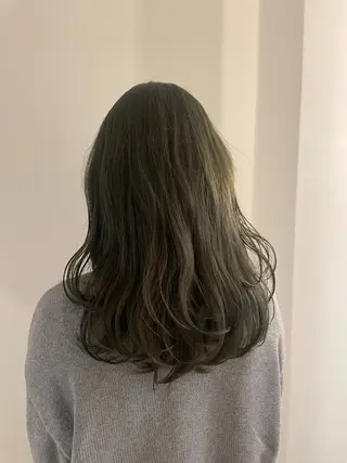 セミロング カラー 渋谷 留菜のヘアスタイル