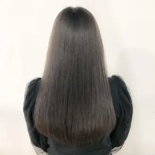 ロング カラー AnFye une qatllのヘアスタイル