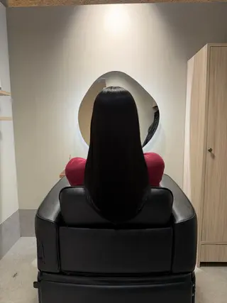 ロング NAVY 橋本心 縮毛矯正のヘアスタイル