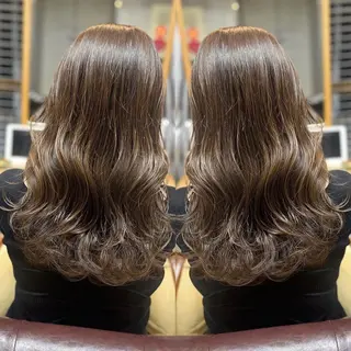 セミロング カラー 艶髪🌈ムラカミ サキのヘアスタイル