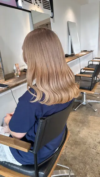 セミロング カラー ✨艶ブリーチカラー ✨四ノ宮裕己のヘアスタイル