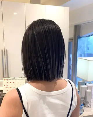 ショート カラー ヘアアレンジ タイトボブ個性派カラ ーAKANEのヘアスタイル