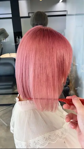 ショート け んブリーチ縮毛矯正のヘアスタイル