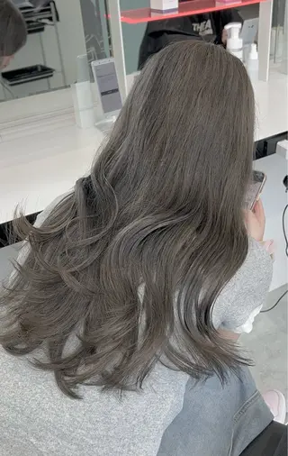 ロング カラー 履歴修正屋さん／ ブロンド／ホワイトのヘアスタイル