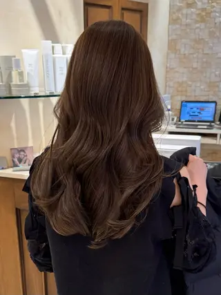 ロング zacc所属・汐折 幸莉のヘアスタイル