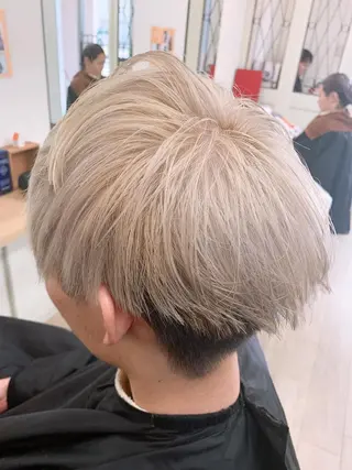 ショート カラー Gemini代表 Maedaのヘアスタイル