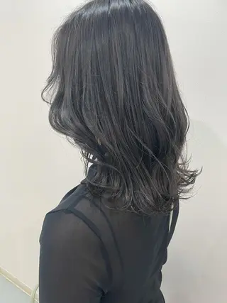 ミディアム カラー akane .のヘアスタイル