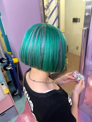 ショート Hair salon TOMMY所属・♮やっしー♮ 🌈派手髪🌈のヘアスタイル