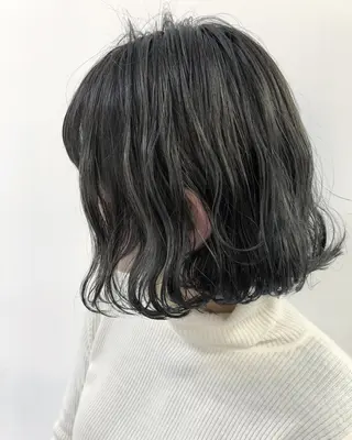 ショート カラー ニシオカ タクヤのヘアスタイル