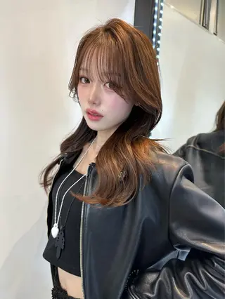 ロング レイヤーカット 透明感カラーのヘアスタイル