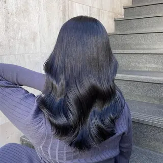 セミロング カラー ミヤザキ タクトのヘアスタイル