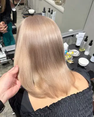 ミディアム カラー ROIS渋谷【ロイス】所属・高橋大樹/グレージュ /ベージュ/美髪のヘアスタイル