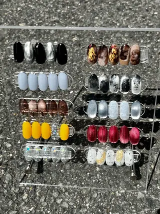 ミディアム un +のネイルデザイン