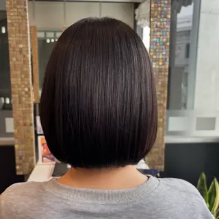 ショート CONAN｜レイヤー ボブ／ハイトーンのヘアスタイル