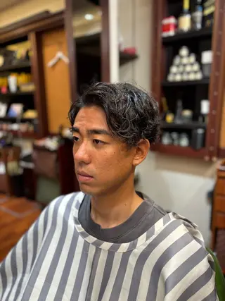 ミディアム パーマ BroTokyo Barbershop 銀座店所属・大河 たいがのヘアスタイル