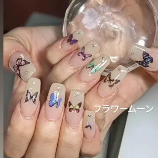 ネイル フラワー ムーンのネイルデザイン