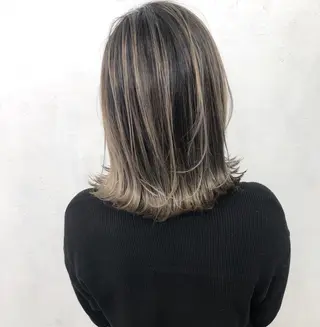 ミディアム カラー ブリーチカラーレイヤ ーカット🦋annaのヘアスタイル