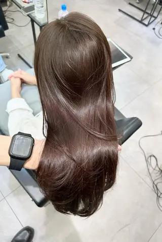 ロング AHNKISM所属・トレンドレイヤー/ 透明感カラーのヘアスタイル