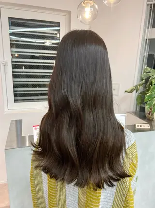 ロング カラー 小森聖奈 韓国風レイヤーカットのヘアスタイル