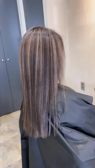 カラー tonie所属・藤原 凌兵のヘアスタイル