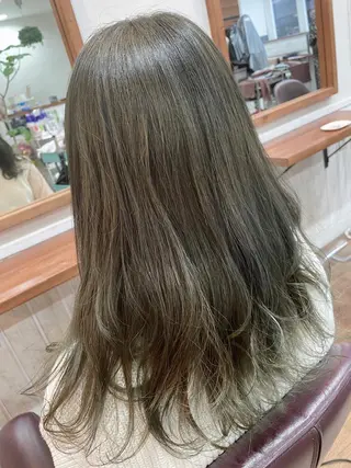 セミロング カラー 塩崎 明菜のヘアスタイル