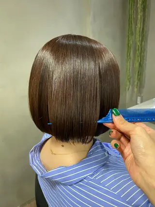 ショート カラー 梅田ハイトーン チダ ヒナノのヘアスタイル