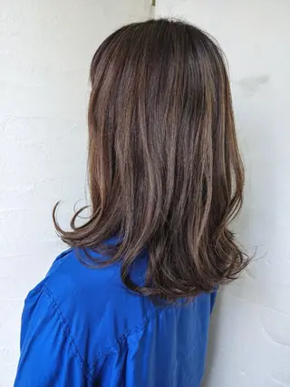 ミディアム カラー 佐藤 菜緒のヘアスタイル