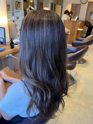 カラー 安達 葵のヘアスタイル