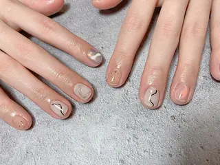 ショート カラー ネイル マツエク・マツパ illum hicariのネイルデザイン