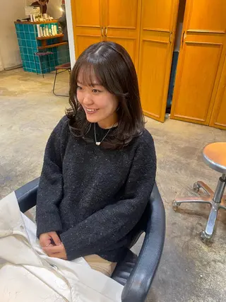 ミディアム カラー MIOベージュカラー 柔らかいカラーのヘアスタイル