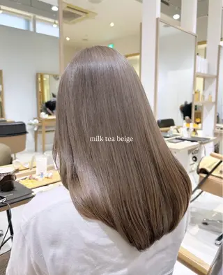 セミロング 顔まわりレイヤー 🩶丸岡 優里のヘアスタイル