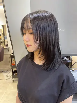ミディアム カラー AIRI layer cut hairのヘアスタイル